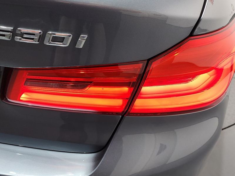 2019 BMW 5 Series 530i M Sport Package Plus photo 23