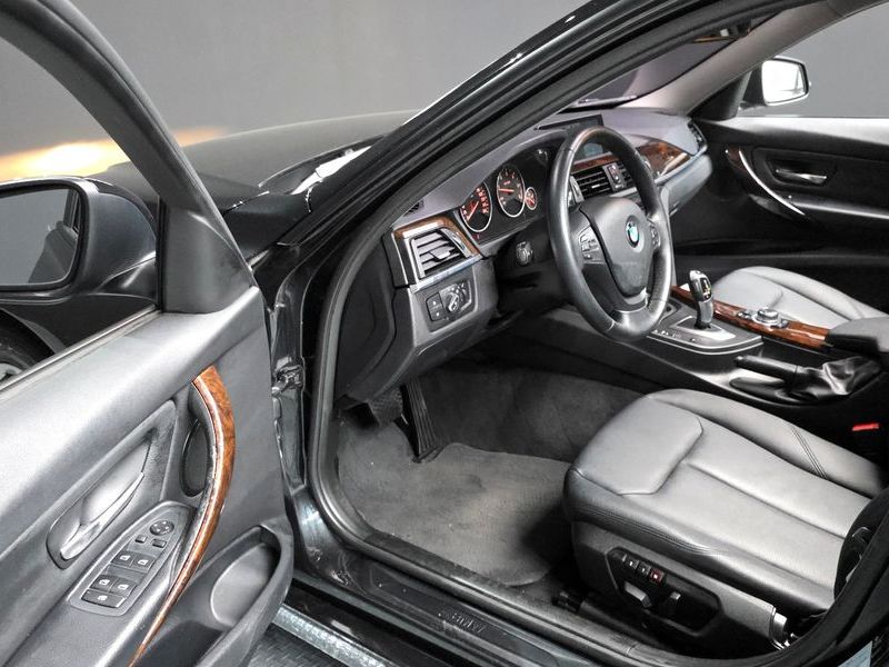 2012 BMW 3 Series 320d photo 10