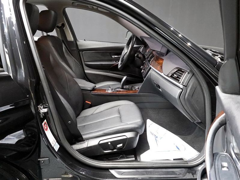 2012 BMW 3 Series 320d photo 11