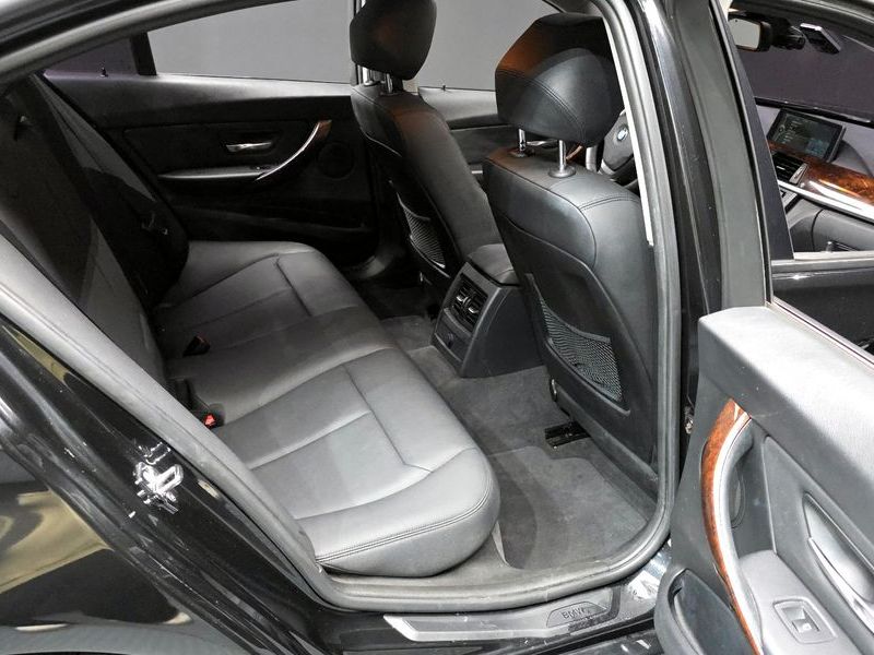 2012 BMW 3 Series 320d photo 12