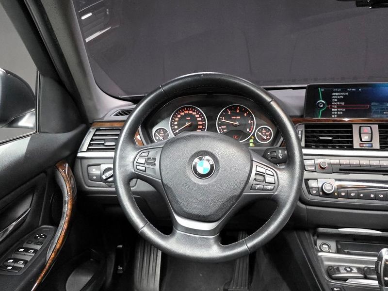 2012 BMW 3 Series 320d photo 13
