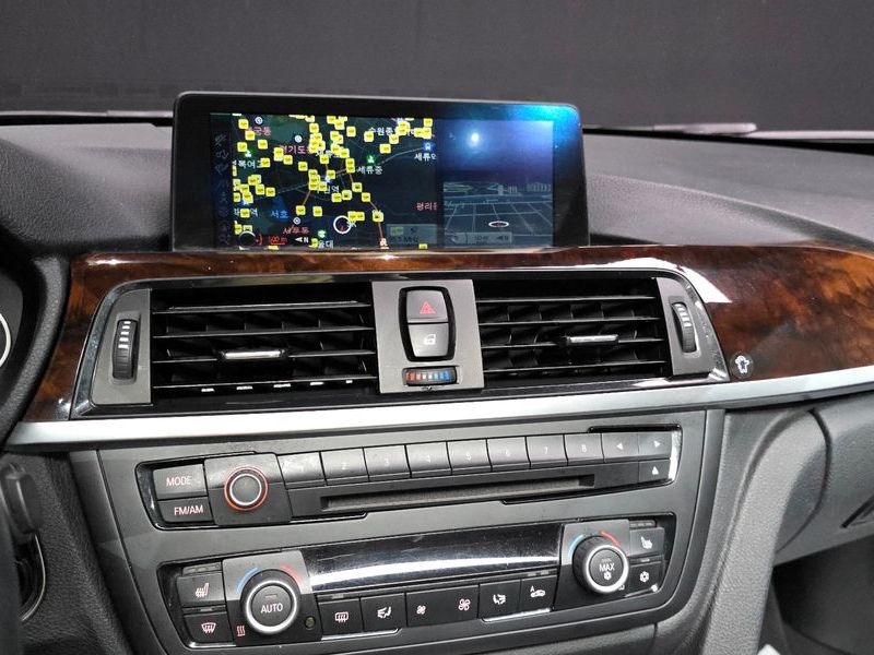 2012 BMW 3 Series 320d photo 14