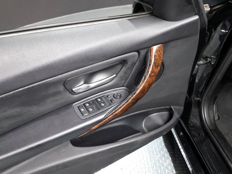 2012 BMW 3 Series 320d photo 16