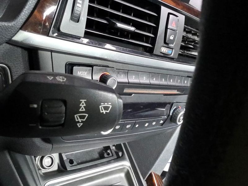 2012 BMW 3 Series 320d photo 17