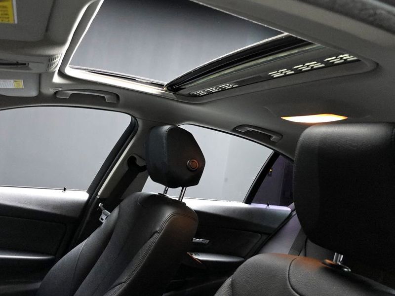 2012 BMW 3 Series 320d photo 19