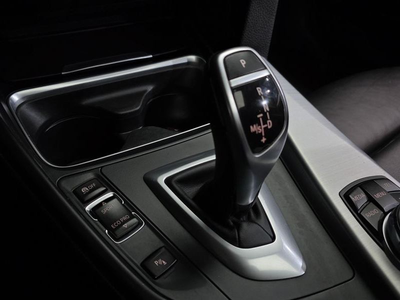 2014 BMW 3 Series 320d Sport photo 9