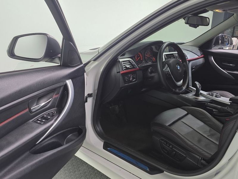 2014 BMW 3 Series 320d Sport photo 10