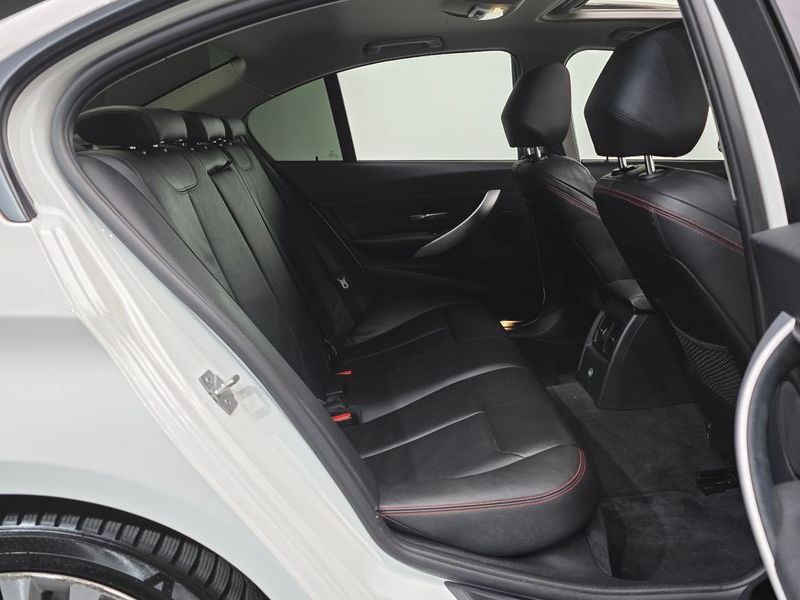 2014 BMW 3 Series 320d Sport photo 11