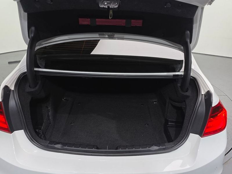 2014 BMW 3 Series 320d Sport photo 20