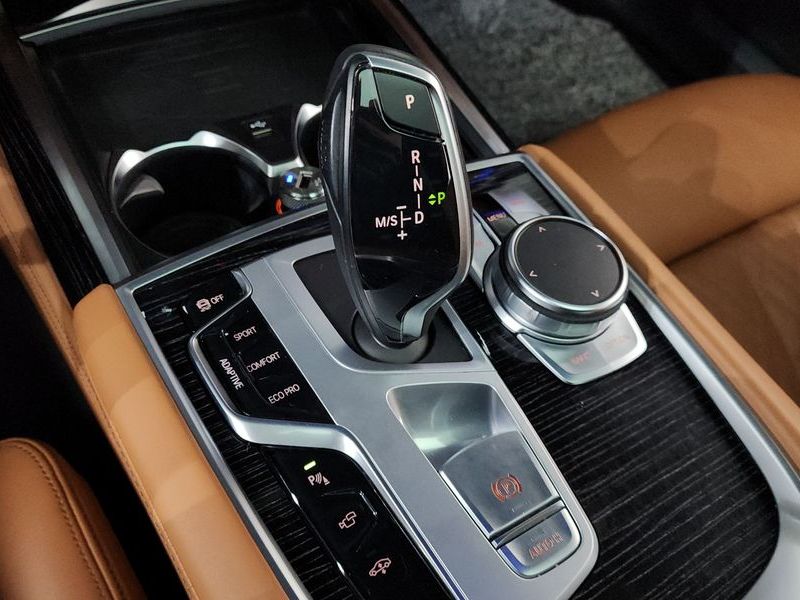 2022 BMW 7 Series 730d xDrive M Sport photo 9