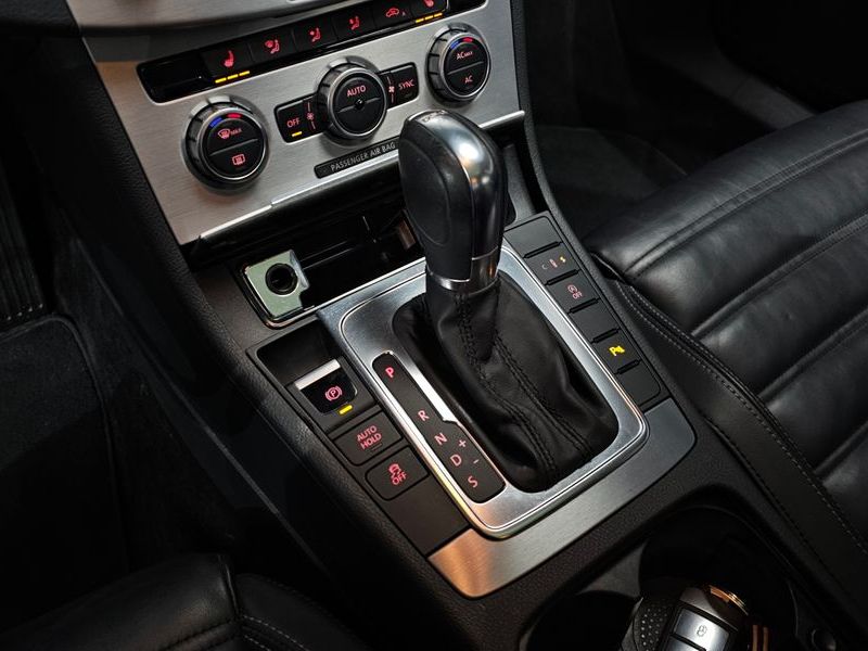 2012 Volkswagen New CC 2.0 TDI BlueMotion photo 9