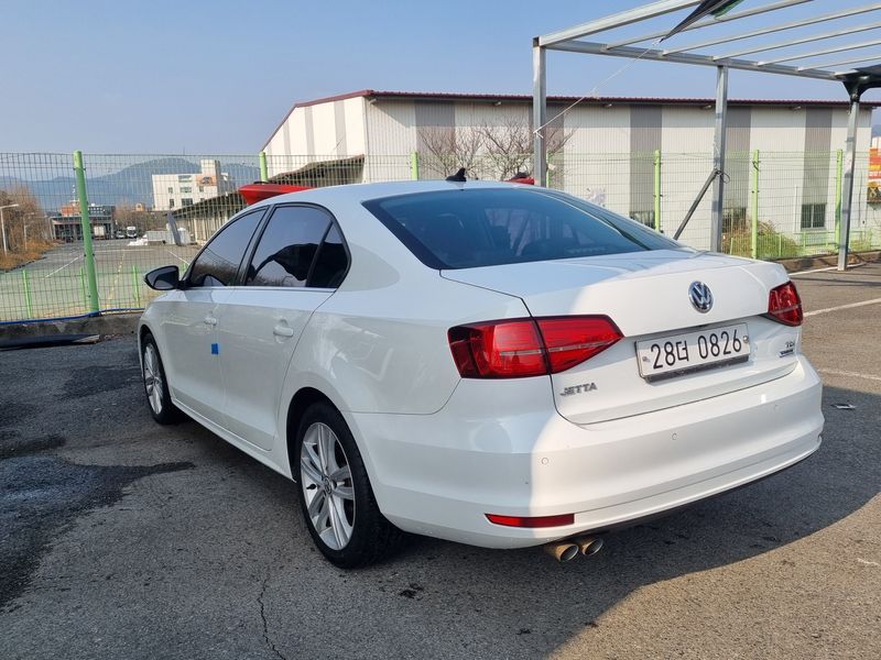2016 Volkswagen Jetta 2.0 TDI BlueMotion Premium 6th photo 7