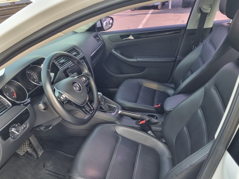 2016 Volkswagen Jetta 2.0 TDI BlueMotion Premium 6th photo 8