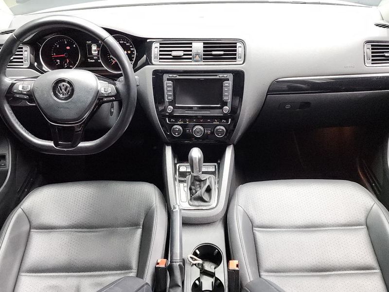 2015 Volkswagen Jetta 2.0 TDI BlueMotion Premium 6th photo 7