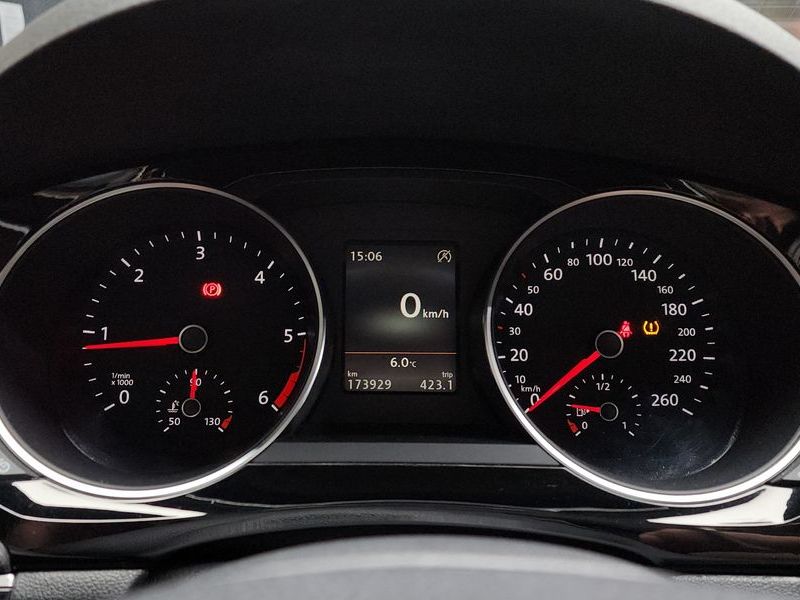2015 Volkswagen Jetta 2.0 TDI BlueMotion Premium 6th photo 8