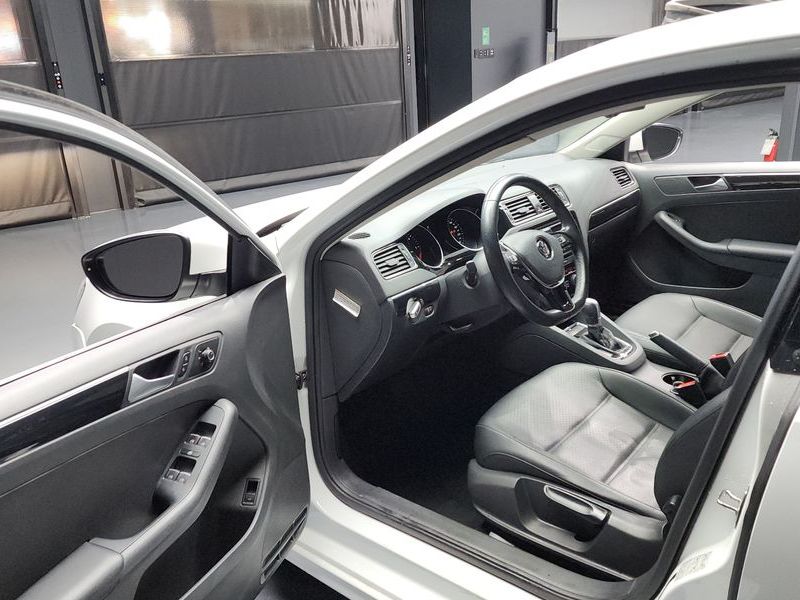 2015 Volkswagen Jetta 2.0 TDI BlueMotion Premium 6th photo 10