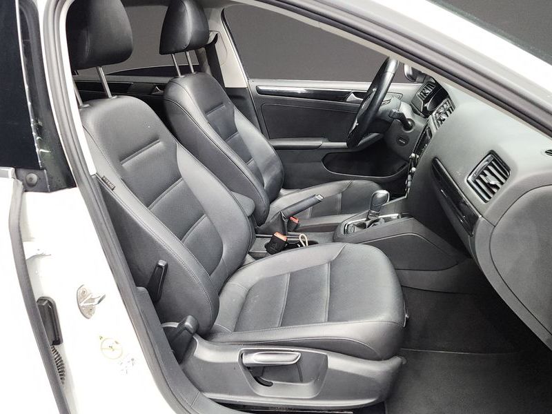 2015 Volkswagen Jetta 2.0 TDI BlueMotion Premium 6th photo 11