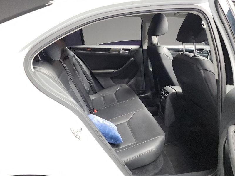 2015 Volkswagen Jetta 2.0 TDI BlueMotion Premium 6th photo 12