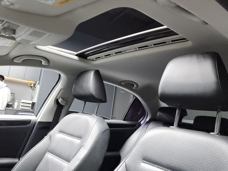 2015 Volkswagen Jetta 2.0 TDI BlueMotion Premium 6th photo 16
