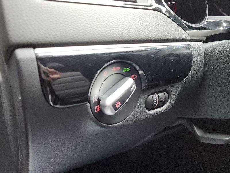 2015 Volkswagen Jetta 2.0 TDI BlueMotion Premium 6th photo 19
