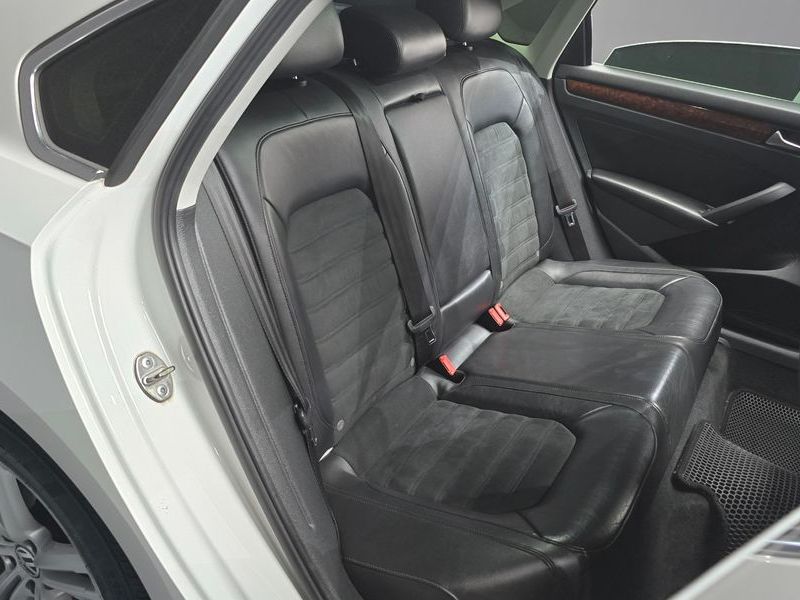 2013 Volkswagen Passat 2.0 TDI B7 photo 12