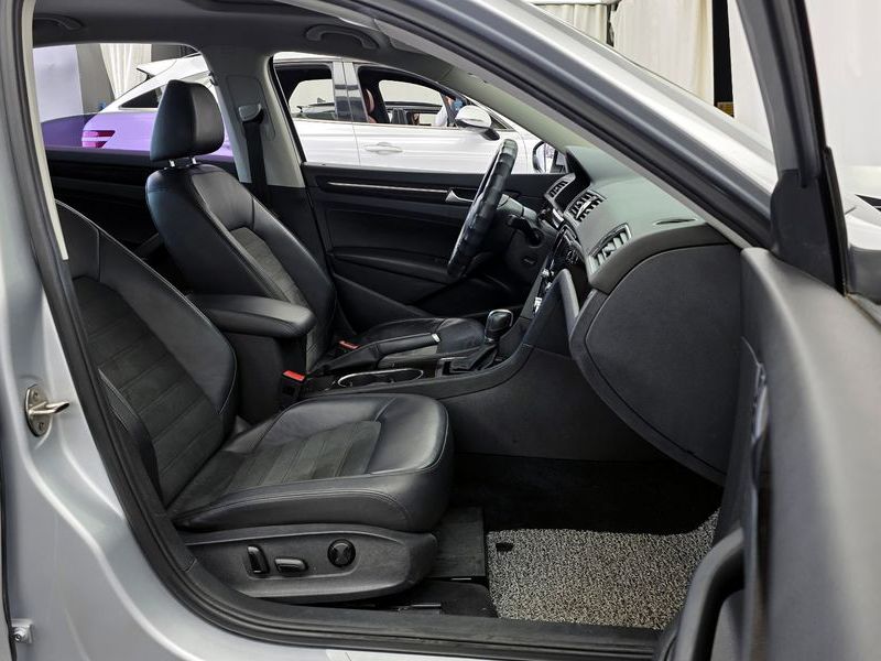 2015 Volkswagen Passat 2.0 TDI B7 photo 11