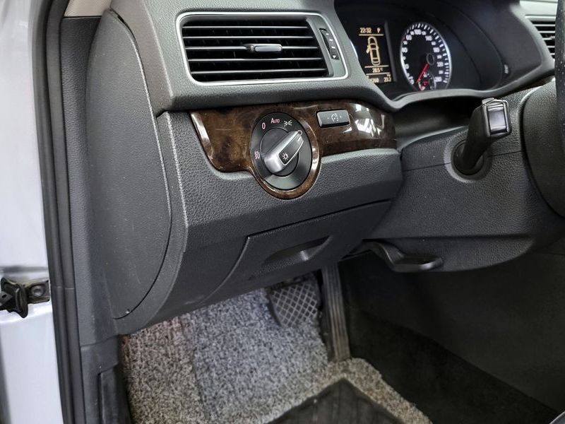 2015 Volkswagen Passat 2.0 TDI B7 photo 17