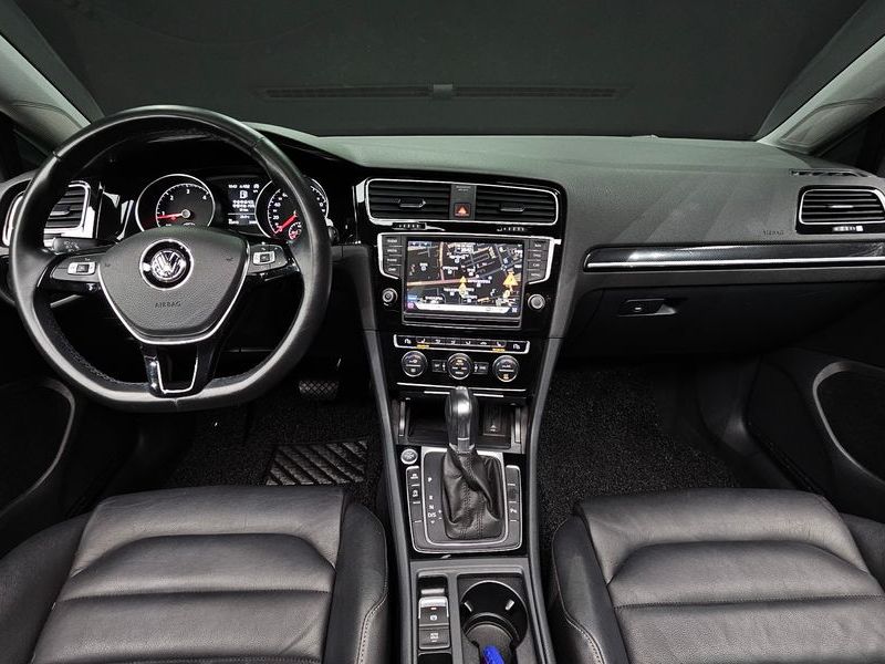 2016 Volkswagen Golf 2.0 TDI Premium photo 7