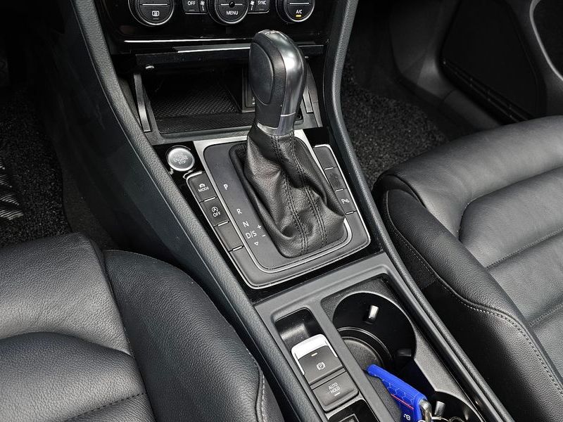 2016 Volkswagen Golf 2.0 TDI Premium photo 9