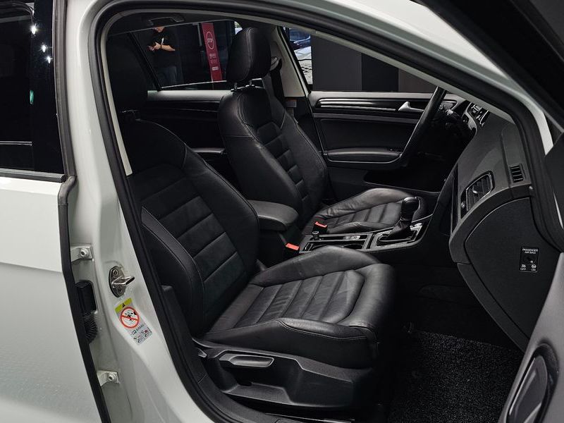 2016 Volkswagen Golf 2.0 TDI Premium photo 10