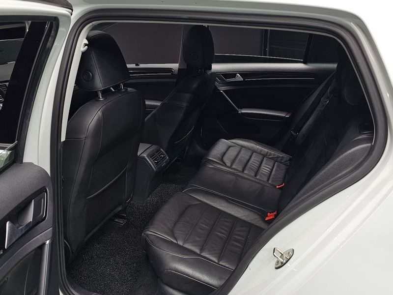 2016 Volkswagen Golf 2.0 TDI Premium photo 12