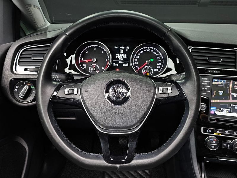 2016 Volkswagen Golf 2.0 TDI Premium photo 13