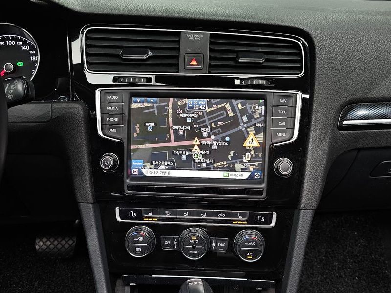 2016 Volkswagen Golf 2.0 TDI Premium photo 14