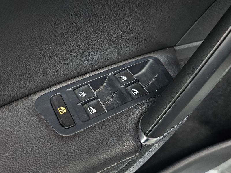2016 Volkswagen Golf 2.0 TDI Premium photo 16