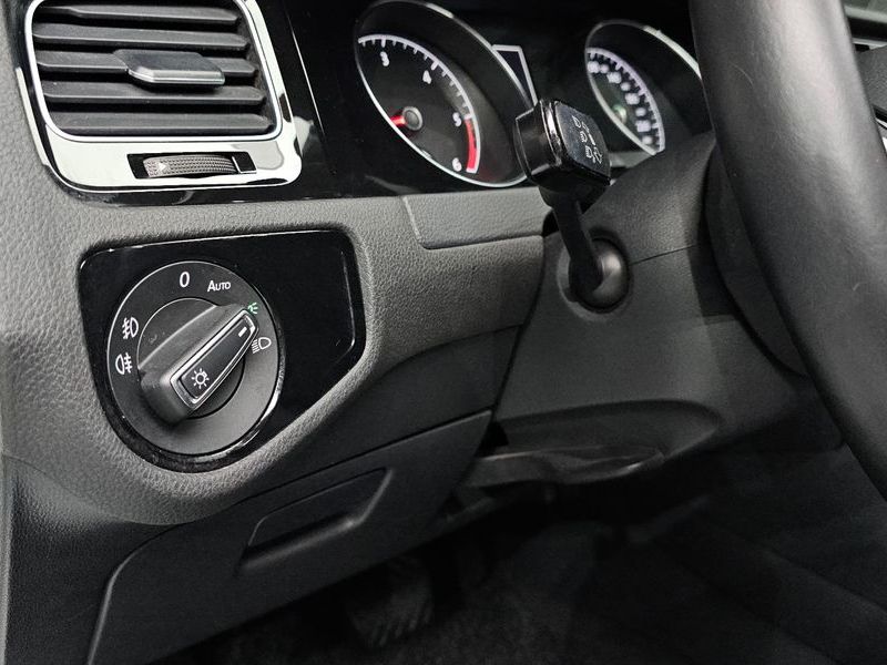2016 Volkswagen Golf 2.0 TDI Premium photo 17
