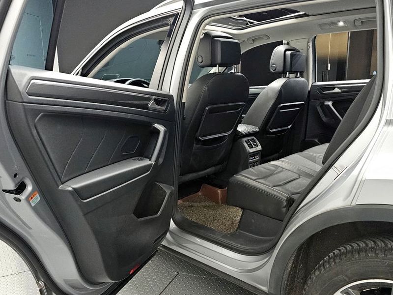 2020 Volkswagen Tiguan 2.0 TDI Prestige photo 12