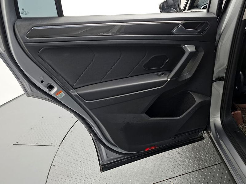 2020 Volkswagen Tiguan 2.0 TDI Prestige photo 25