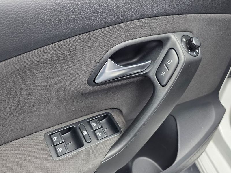 2014 Volkswagen Polo 1.6 TDI R-Line 5th photo 18