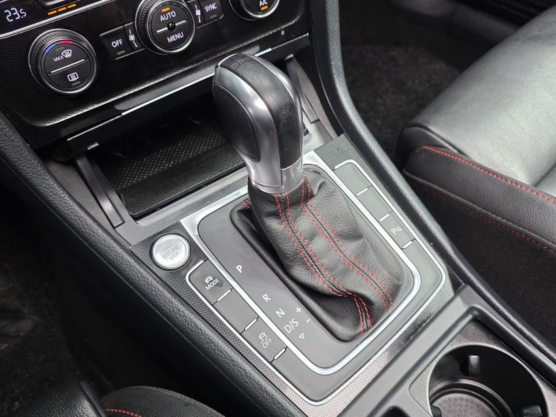 2016 Volkswagen Golf 2.0 GTI photo 9