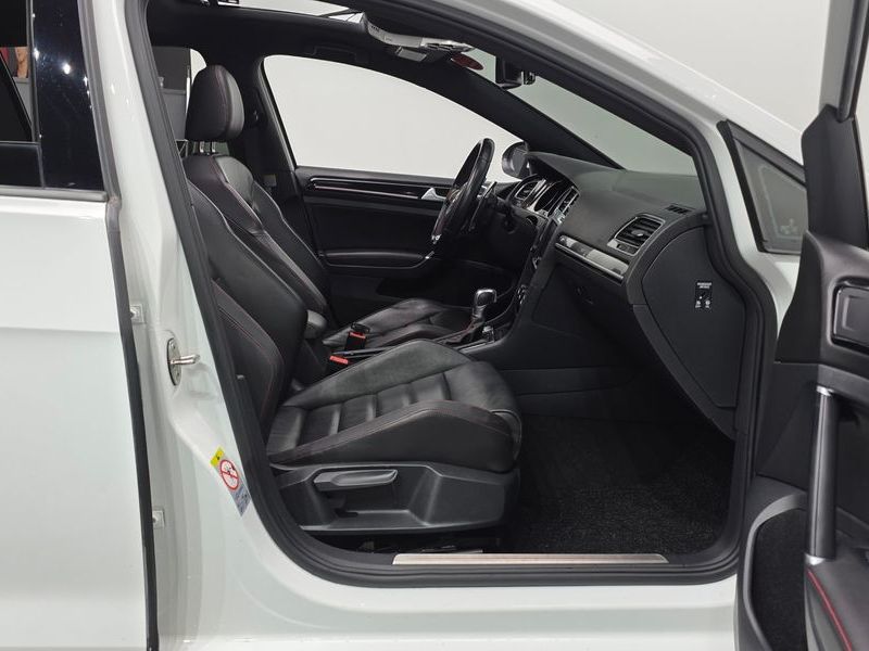 2016 Volkswagen Golf 2.0 GTI photo 11