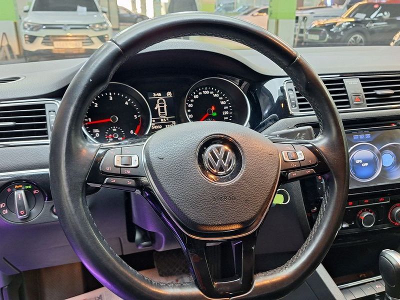 2015 Volkswagen Jetta 2.0 TDI BlueMotion 6th photo 13