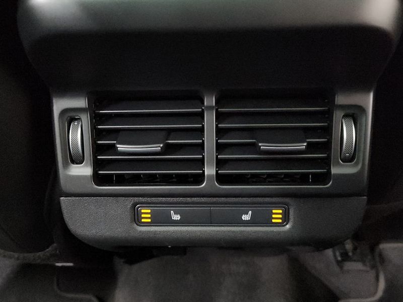 2021 Land Rover Range Rover Evoque P250 R-Dynamic SE photo 19