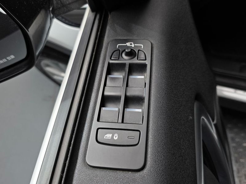 2017 Land Rover Discovery Sport 2.0 TD4 SE photo 14