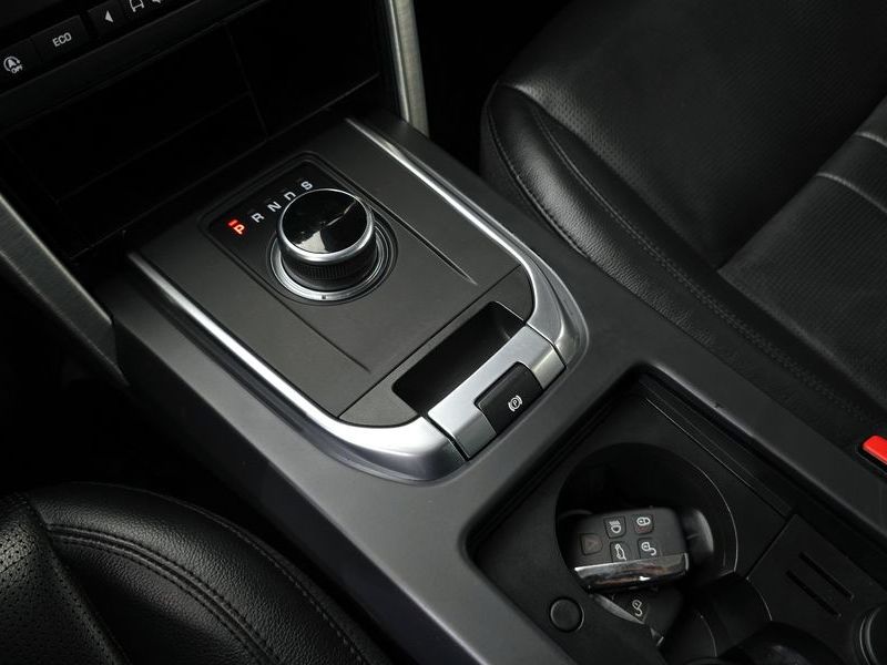 2019 Land Rover Discovery Sport 2.0 TD4 SE photo 9