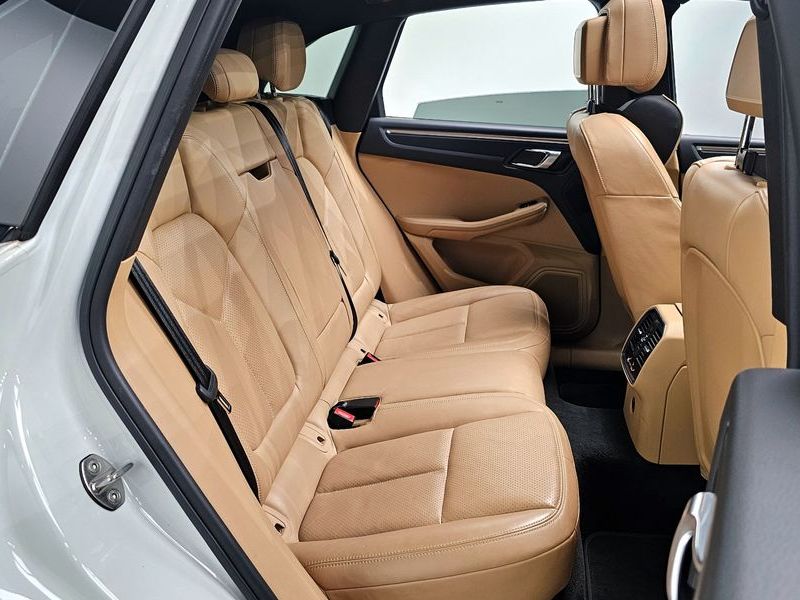 2018 Porsche Macan 2.0 95B photo 12