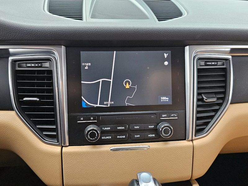 2018 Porsche Macan 2.0 95B photo 16