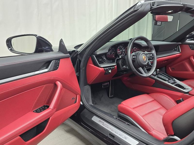 2024 Porsche 911 Carrera 4S Cabriolet photo 10