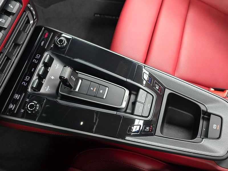 2024 Porsche 911 Carrera 4S Cabriolet photo 9