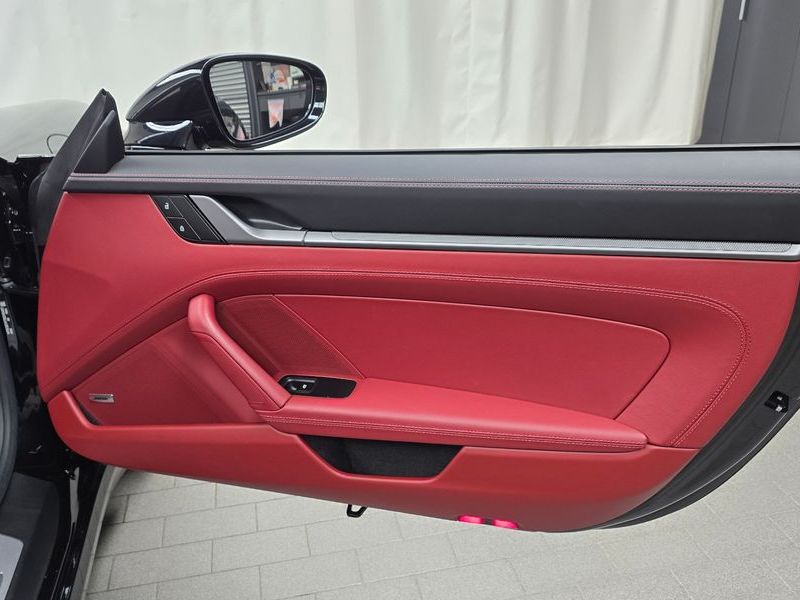 2024 Porsche 911 Carrera 4S Cabriolet photo 25