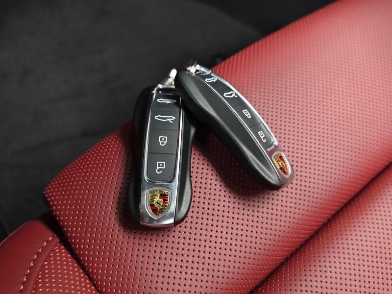 2024 Porsche 911 Carrera 4S Cabriolet photo 27